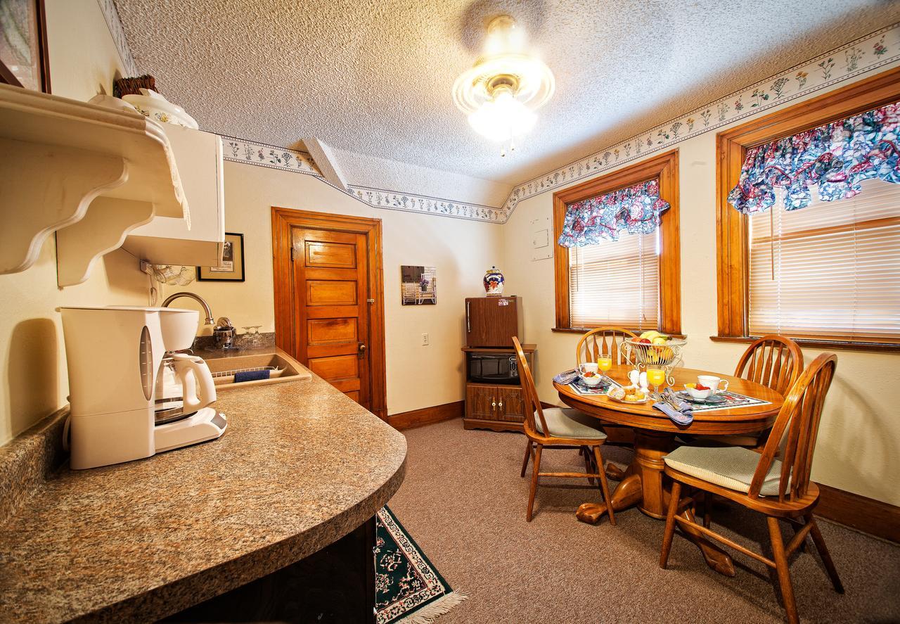 Holden House 1902 Bed & Breakfast Inn Colorado Springs Exterior photo