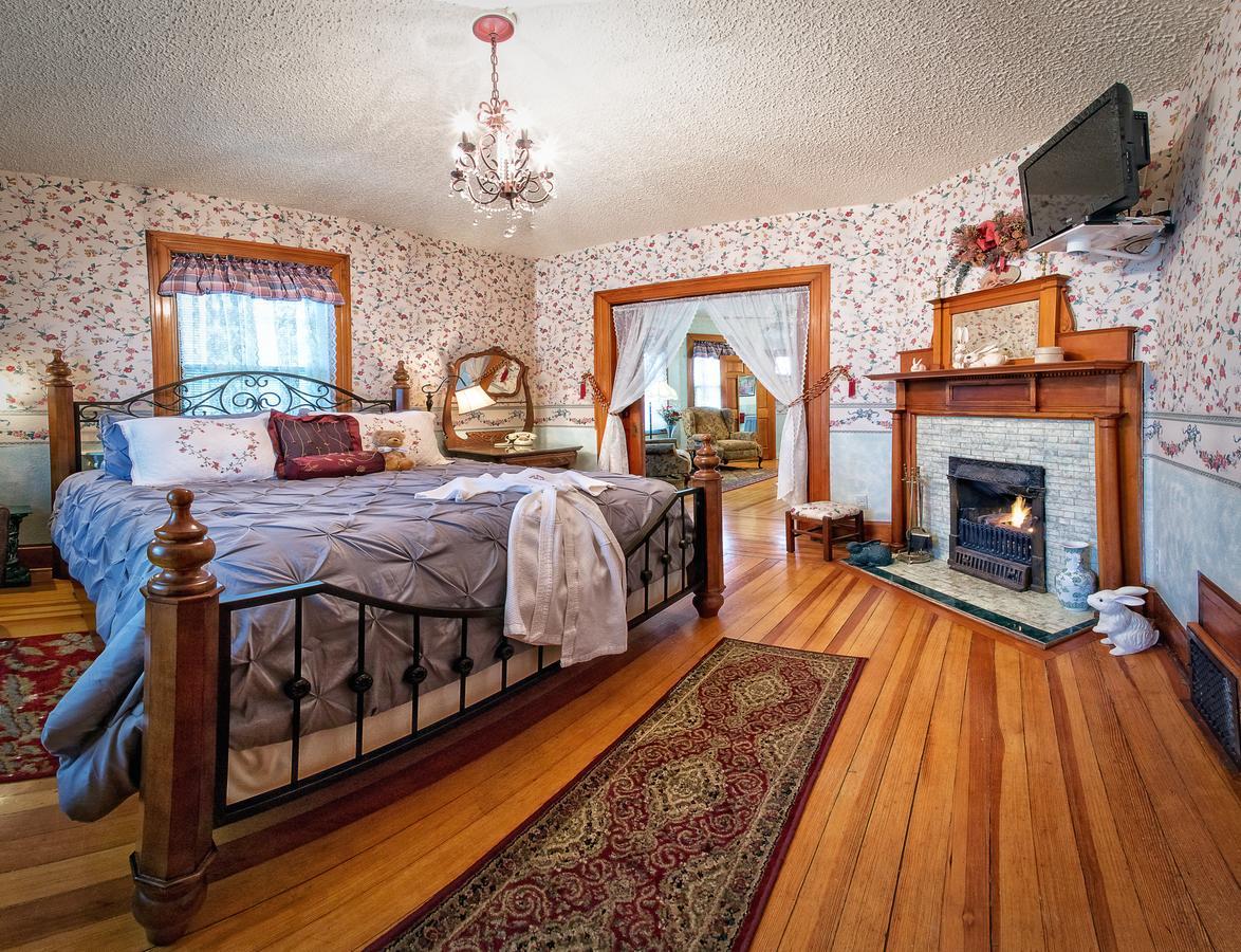 Holden House 1902 Bed & Breakfast Inn Colorado Springs Exterior photo